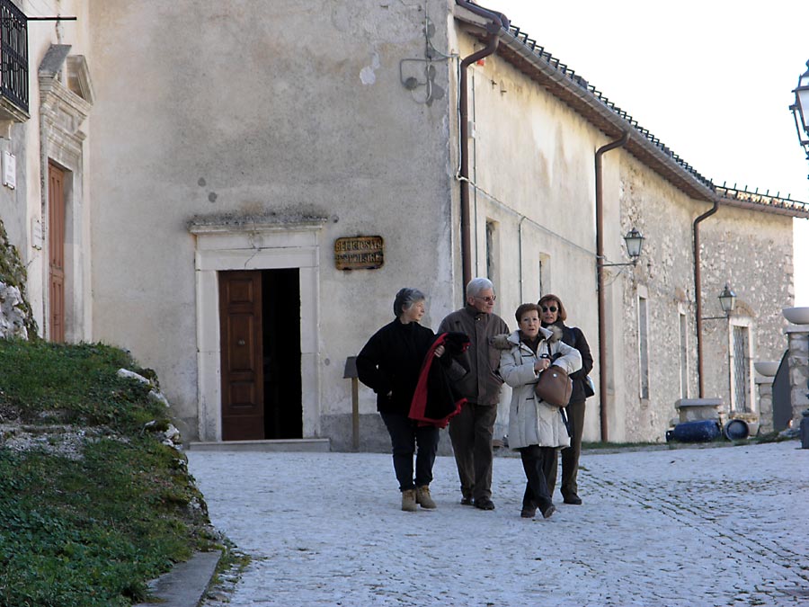 All'uscita dalla chiesa