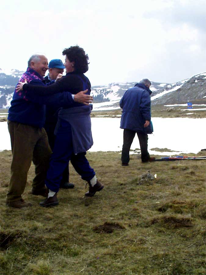Anche Rita trascina Umberto nella danza